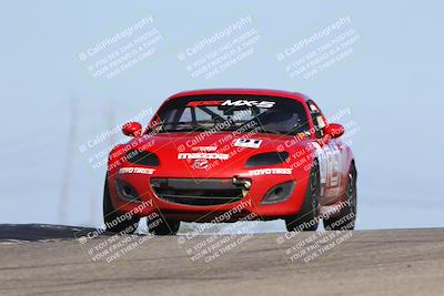 media/Oct-26-2025-CalClub SCCA (Sun) [[8ce1e69566]]/Group 2/Grapevine/